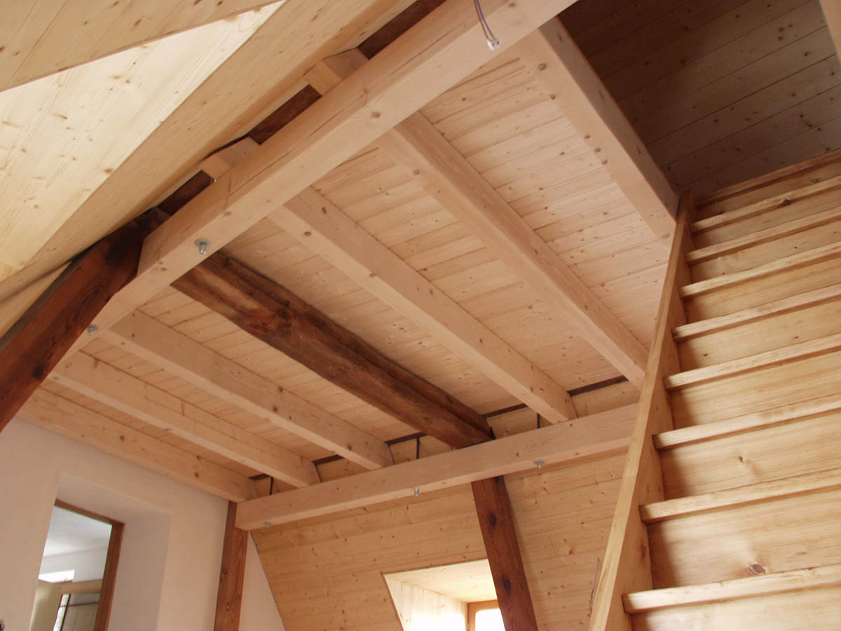 Dachstuhl-Sanierung oder Dachstuhlausbau Dachstuhl-Sanierung oder Dachstuhlausbau